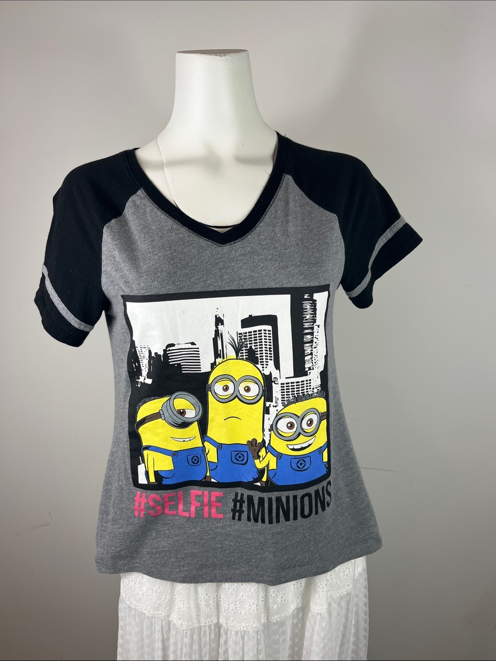 Universal Gray & Black Minions Selfie Graphic Tee